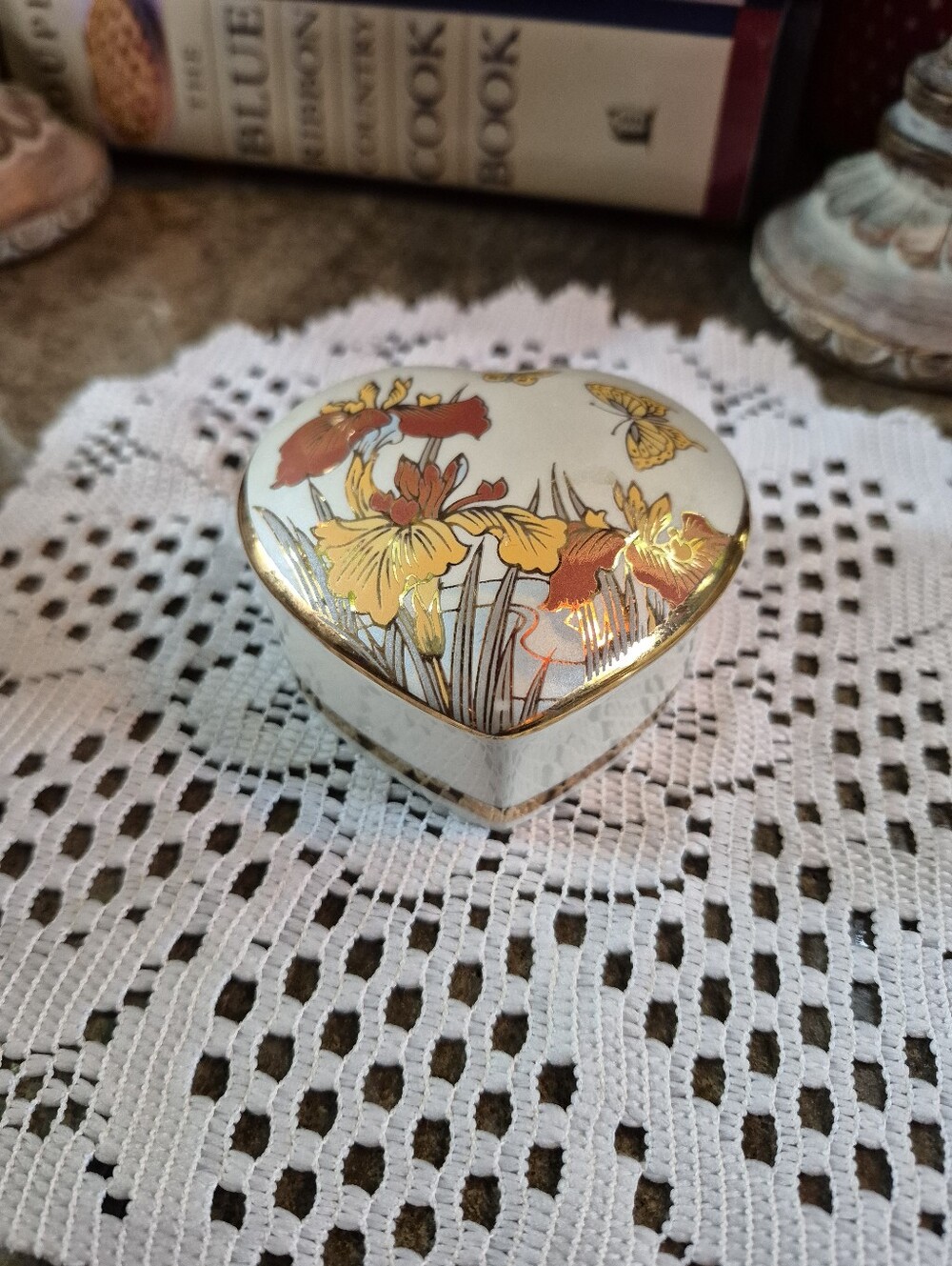 Vintage Chokin-Art Covered Heart Trinket Box Ceramic Iris Flower Butterfly Japan
